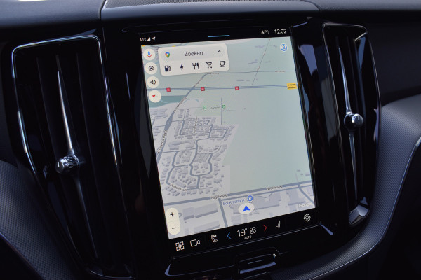 Volvo XC60 T6 AWD 350PK Plug-in hybrid Plus Dark | BLIS | ACC | Trekhaak | Elec.stoelen | 4-seiz.banden | 360 Camera | Panodak