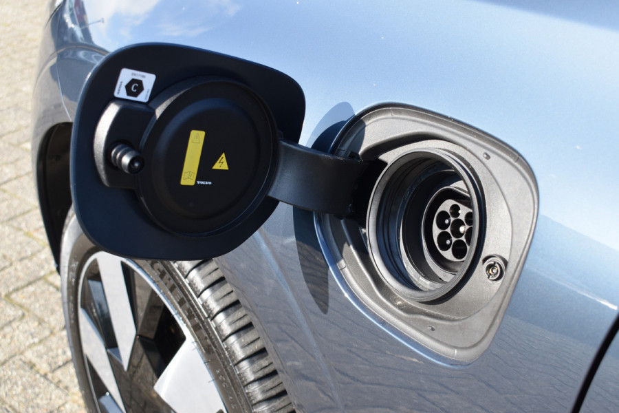 Volvo XC60 T6 AWD 350PK Plug-in hybrid Plus Dark | BLIS | ACC | Trekhaak | Elec.stoelen | 4-seiz.banden | 360 Camera | Panodak