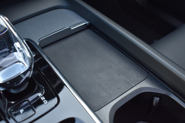 Volvo XC60 T6 AWD 350PK Plug-in hybrid Plus Dark | BLIS | ACC | Trekhaak | Elec.stoelen | 4-seiz.banden | 360 Camera | Panodak