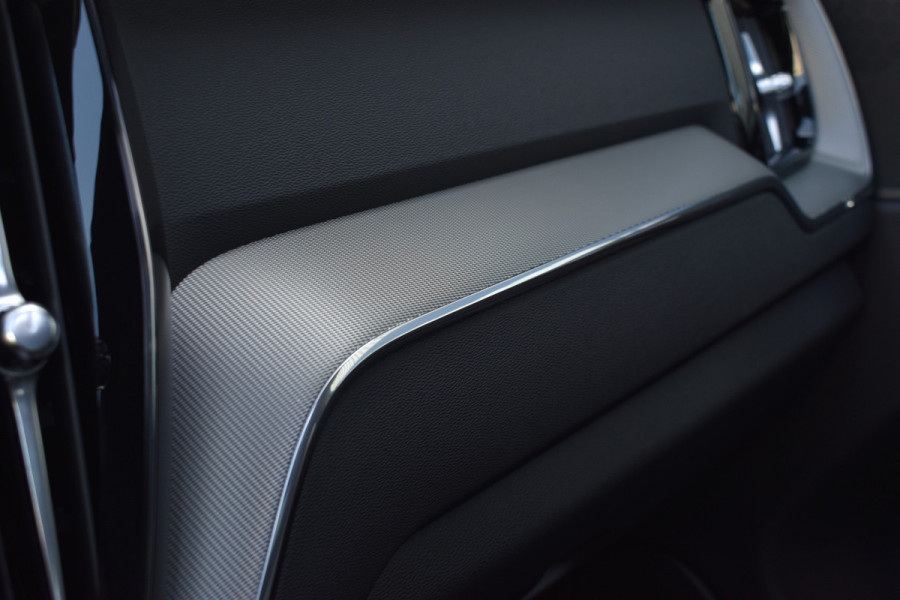Volvo XC60 T6 AWD 350PK Plug-in hybrid Plus Dark | BLIS | ACC | Trekhaak | Elec.stoelen | 4-seiz.banden | 360 Camera | Panodak