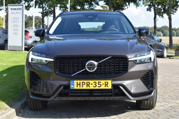 Volvo XC60 T6 AWD 350PK Plug-in Hybrid Ultra Dark | Trekhaak | 1.025km | BLIS | ACC | HUD | | H&K | 360 Camera | Panodak | Stuurverwarming