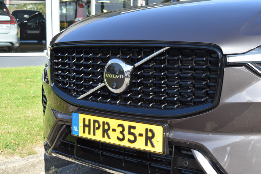 Volvo XC60 T6 AWD 350PK Plug-in Hybrid Ultra Dark | Trekhaak | 1.025km | BLIS | ACC | HUD | | H&K | 360 Camera | Panodak | Stuurverwarming