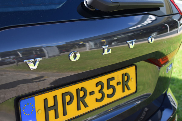 Volvo XC60 T6 AWD 350PK Plug-in Hybrid Ultra Dark | Trekhaak | 1.025km | BLIS | ACC | HUD | | H&K | 360 Camera | Panodak | Stuurverwarming