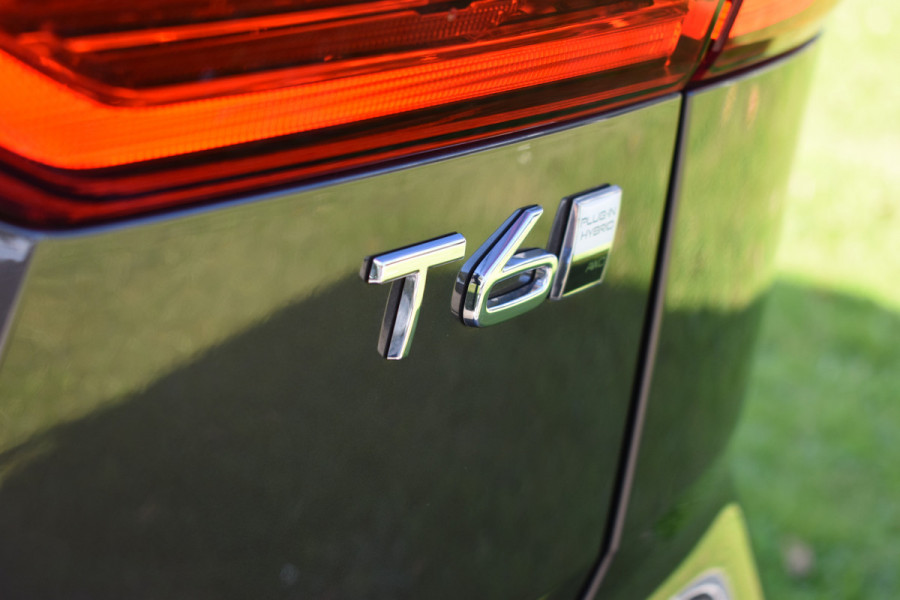 Volvo XC60 T6 AWD 350PK Plug-in Hybrid Ultra Dark | Trekhaak | 1.025km | BLIS | ACC | HUD | | H&K | 360 Camera | Panodak | Stuurverwarming