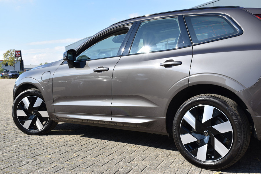 Volvo XC60 T6 AWD 350PK Plug-in Hybrid Ultra Dark | Trekhaak | 1.025km | BLIS | ACC | HUD | | H&K | 360 Camera | Panodak | Stuurverwarming
