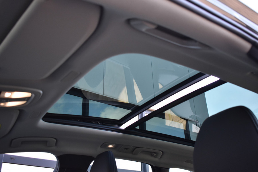 Volvo XC60 T6 AWD 350PK Plug-in Hybrid Ultra Dark | Trekhaak | 1.025km | BLIS | ACC | HUD | | H&K | 360 Camera | Panodak | Stuurverwarming