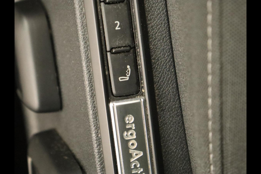 Volkswagen Golf 1.4 eHybrid Style | Massage | Carplay | Memory | Navigatie | Adaptive cruise | Parkeerhulp | Sfeerverlichting | Full LED | PHEV | Plug In