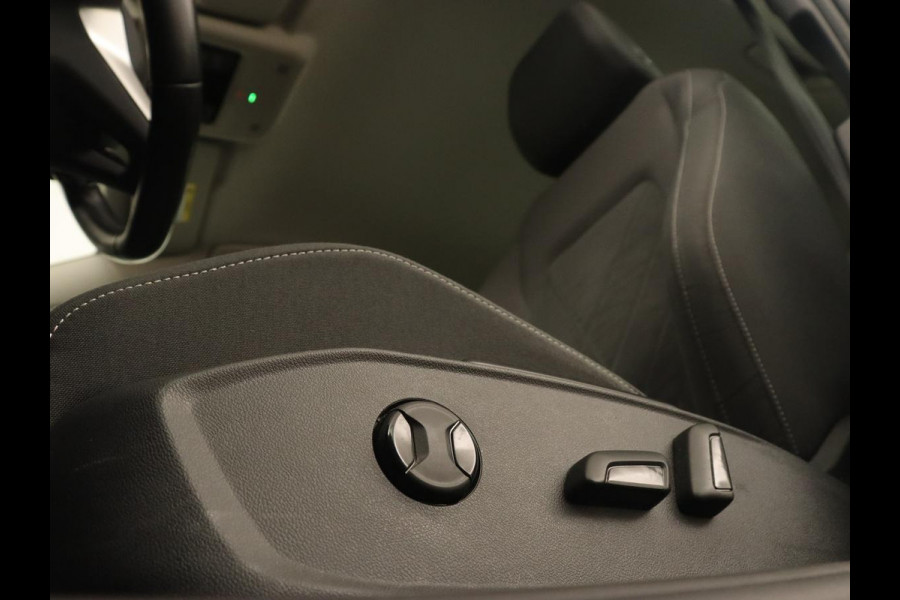 Volkswagen Golf 1.4 eHybrid Style | Massage | Carplay | Memory | Navigatie | Adaptive cruise | Parkeerhulp | Sfeerverlichting | Full LED | PHEV | Plug In