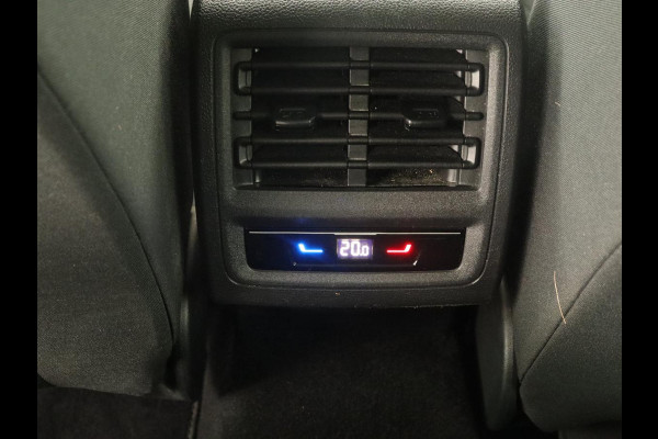 Volkswagen Golf 1.4 eHybrid Style | Massage | Carplay | Memory | Navigatie | Adaptive cruise | Parkeerhulp | Sfeerverlichting | Full LED | PHEV | Plug In
