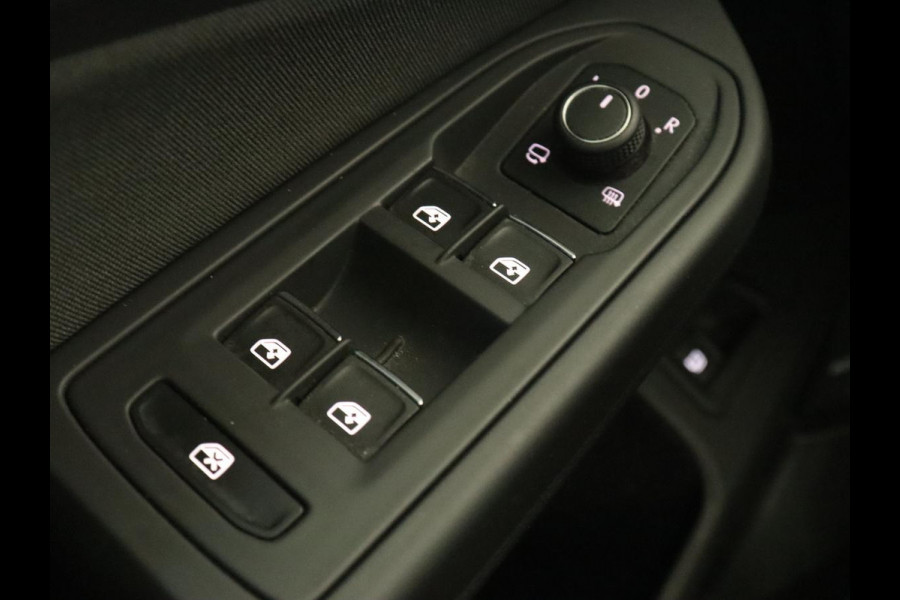 Volkswagen Golf 1.4 eHybrid Style | Massage | Carplay | Memory | Navigatie | Adaptive cruise | Parkeerhulp | Sfeerverlichting | Full LED | PHEV | Plug In
