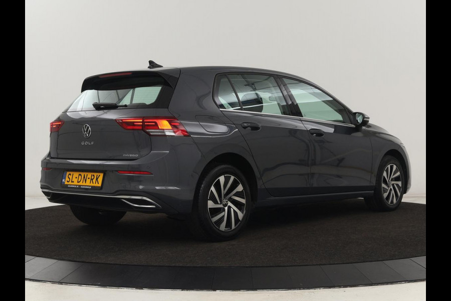 Volkswagen Golf 1.4 eHybrid Style | Massage | Carplay | Memory | Navigatie | Adaptive cruise | Parkeerhulp | Sfeerverlichting | Full LED | PHEV | Plug In