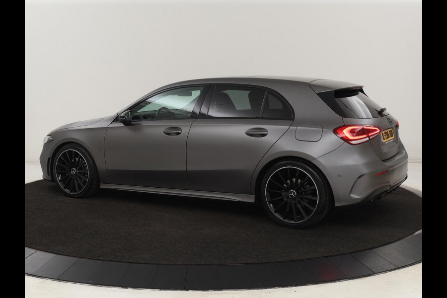 Mercedes-Benz A-Klasse 180 Business Solution AMG | Panoramadak | Stoelverwarming | Leder/Alcantara | Camera | Navigatie | Widescreen | Designo Mountaingrijs Magno