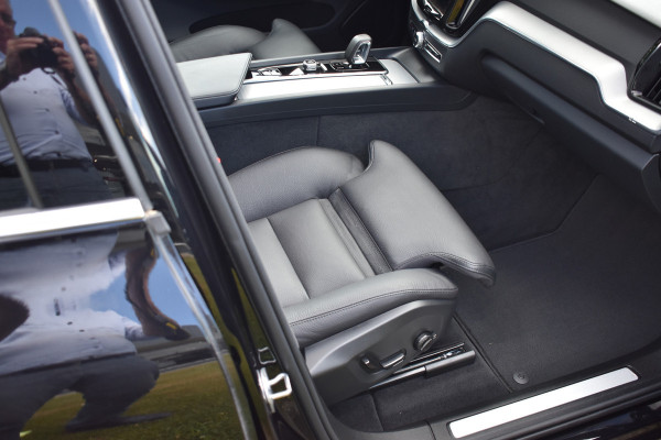 Volvo XC60 T8 AWD 455PK Plug-in hybrid Plus Bright | Leer | Pano Dak | Key Less | Park Assist Camera | Volvo XC60 T8 AWD 455PK Plug-in hybrid Plus Bright | Leer | Pano Dak | Key Less | Park Assist Camera |