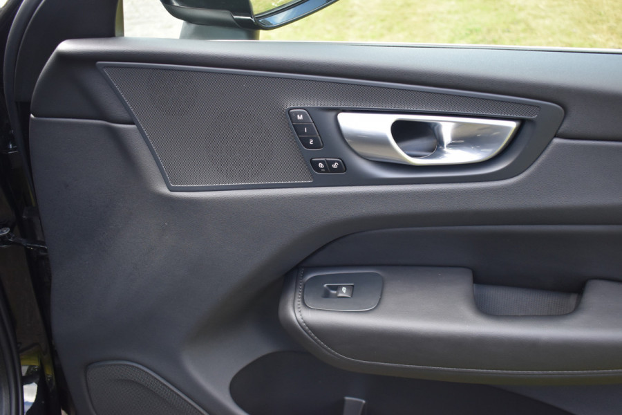 Volvo XC60 T8 AWD 455PK Plug-in hybrid Plus Bright | Leer | Pano Dak | Key Less | Park Assist Camera | Volvo XC60 T8 AWD 455PK Plug-in hybrid Plus Bright | Leer | Pano Dak | Key Less | Park Assist Camera |