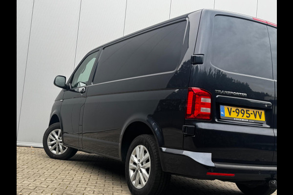 Volkswagen Transporter 2.0TDI 150PK AUTOMAAT HIGHLINE CARPLAY AIRCO TREKHAAK ZEER NETTE BUS! NAP ORIGINEEL NEDERLANDS