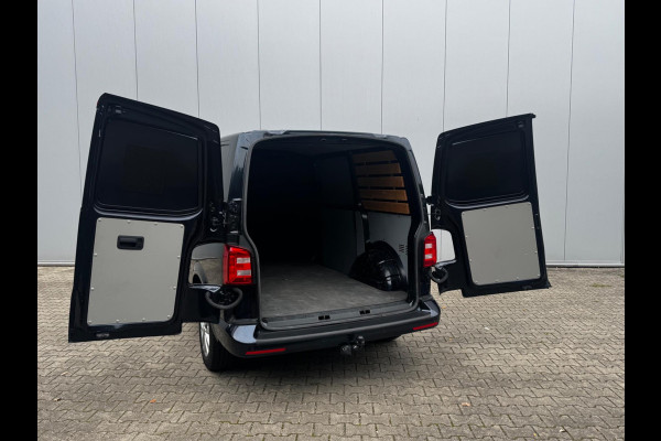 Volkswagen Transporter 2.0TDI 150PK AUTOMAAT HIGHLINE CARPLAY AIRCO TREKHAAK ZEER NETTE BUS! NAP ORIGINEEL NEDERLANDS