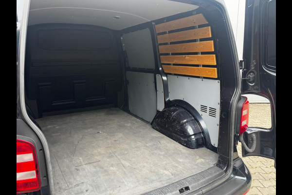 Volkswagen Transporter 2.0TDI 150PK AUTOMAAT HIGHLINE CARPLAY AIRCO TREKHAAK ZEER NETTE BUS! NAP ORIGINEEL NEDERLANDS