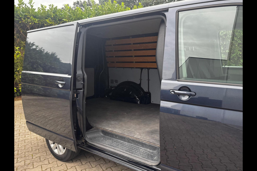 Volkswagen Transporter 2.0TDI 150PK AUTOMAAT HIGHLINE CARPLAY AIRCO TREKHAAK ZEER NETTE BUS! NAP ORIGINEEL NEDERLANDS