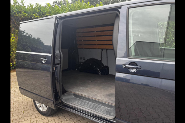 Volkswagen Transporter 2.0TDI 150PK AUTOMAAT HIGHLINE CARPLAY AIRCO TREKHAAK ZEER NETTE BUS! NAP ORIGINEEL NEDERLANDS