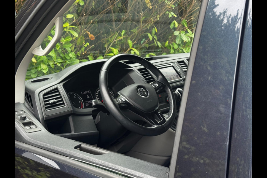 Volkswagen Transporter 2.0TDI 150PK AUTOMAAT HIGHLINE CARPLAY AIRCO TREKHAAK ZEER NETTE BUS! NAP ORIGINEEL NEDERLANDS