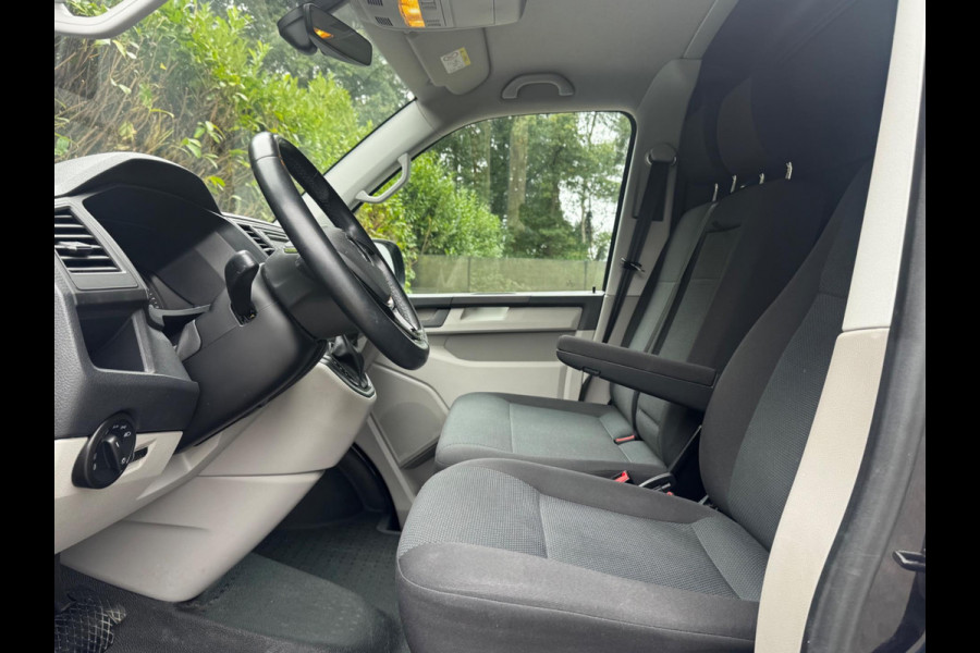 Volkswagen Transporter 2.0TDI 150PK AUTOMAAT HIGHLINE CARPLAY AIRCO TREKHAAK ZEER NETTE BUS! NAP ORIGINEEL NEDERLANDS