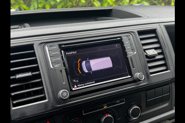 Volkswagen Transporter 2.0TDI 150PK AUTOMAAT HIGHLINE CARPLAY AIRCO TREKHAAK ZEER NETTE BUS! NAP ORIGINEEL NEDERLANDS