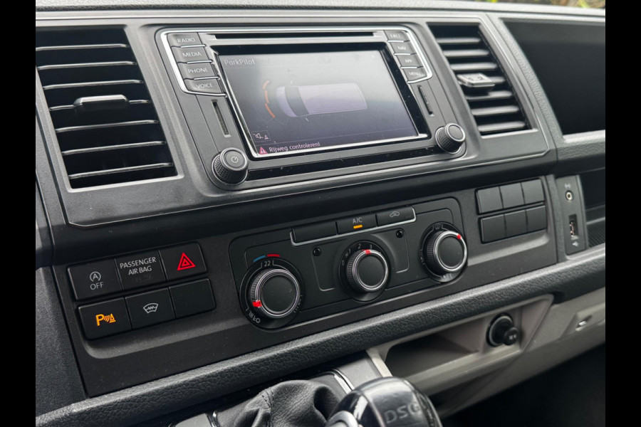 Volkswagen Transporter 2.0TDI 150PK AUTOMAAT HIGHLINE CARPLAY AIRCO TREKHAAK ZEER NETTE BUS! NAP ORIGINEEL NEDERLANDS