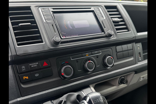 Volkswagen Transporter 2.0TDI 150PK AUTOMAAT HIGHLINE CARPLAY AIRCO TREKHAAK ZEER NETTE BUS! NAP ORIGINEEL NEDERLANDS