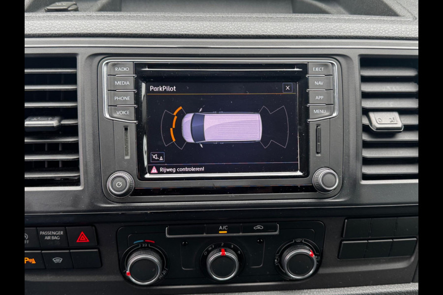 Volkswagen Transporter 2.0TDI 150PK AUTOMAAT HIGHLINE CARPLAY AIRCO TREKHAAK ZEER NETTE BUS! NAP ORIGINEEL NEDERLANDS