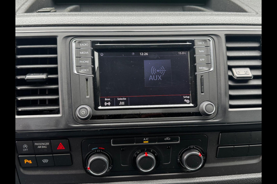 Volkswagen Transporter 2.0TDI 150PK AUTOMAAT HIGHLINE CARPLAY AIRCO TREKHAAK ZEER NETTE BUS! NAP ORIGINEEL NEDERLANDS