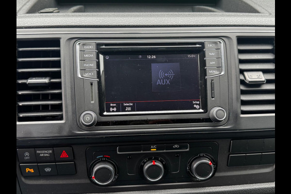 Volkswagen Transporter 2.0TDI 150PK AUTOMAAT HIGHLINE CARPLAY AIRCO TREKHAAK ZEER NETTE BUS! NAP ORIGINEEL NEDERLANDS