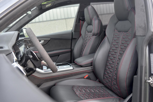 Audi Q8 4.0 TFSI RS Q8 quattro. Maxton, Pano, Softcl, Carbon, Alcantara hemel, 4W sturing, Koeling, Leder Design, Trekh, HUD, 360!