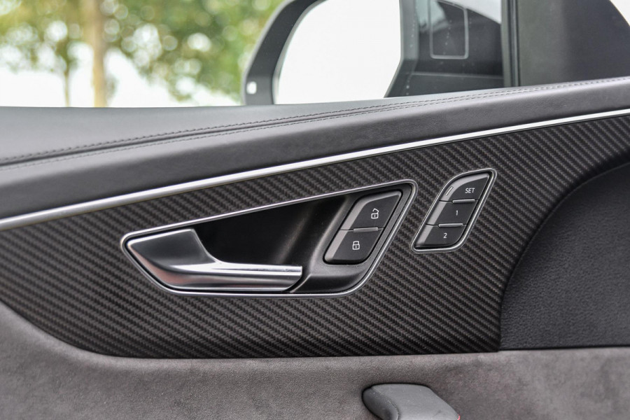 Audi Q8 4.0 TFSI RS Q8 quattro. Maxton, Pano, Softcl, Carbon, Alcantara hemel, 4W sturing, Koeling, Leder Design, Trekh, HUD, 360!
