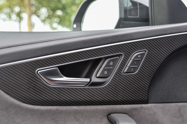 Audi Q8 4.0 TFSI RS Q8 quattro. Maxton, Pano, Softcl, Carbon, Alcantara hemel, 4W sturing, Koeling, Leder Design, Trekh, HUD, 360!