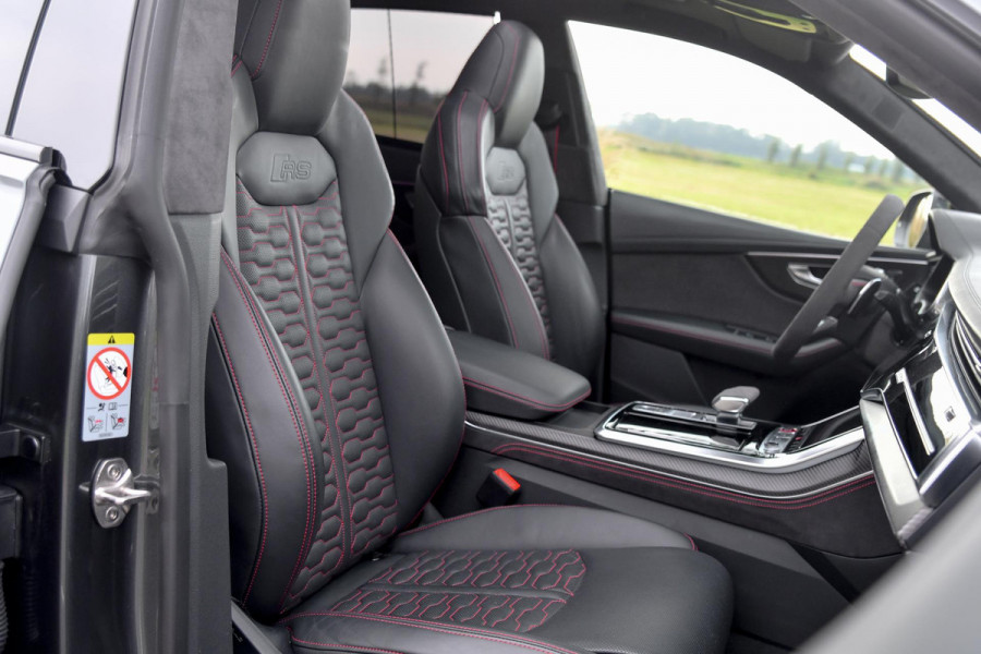 Audi Q8 4.0 TFSI RS Q8 quattro. Maxton, Pano, Softcl, Carbon, Alcantara hemel, 4W sturing, Koeling, Leder Design, Trekh, HUD, 360!