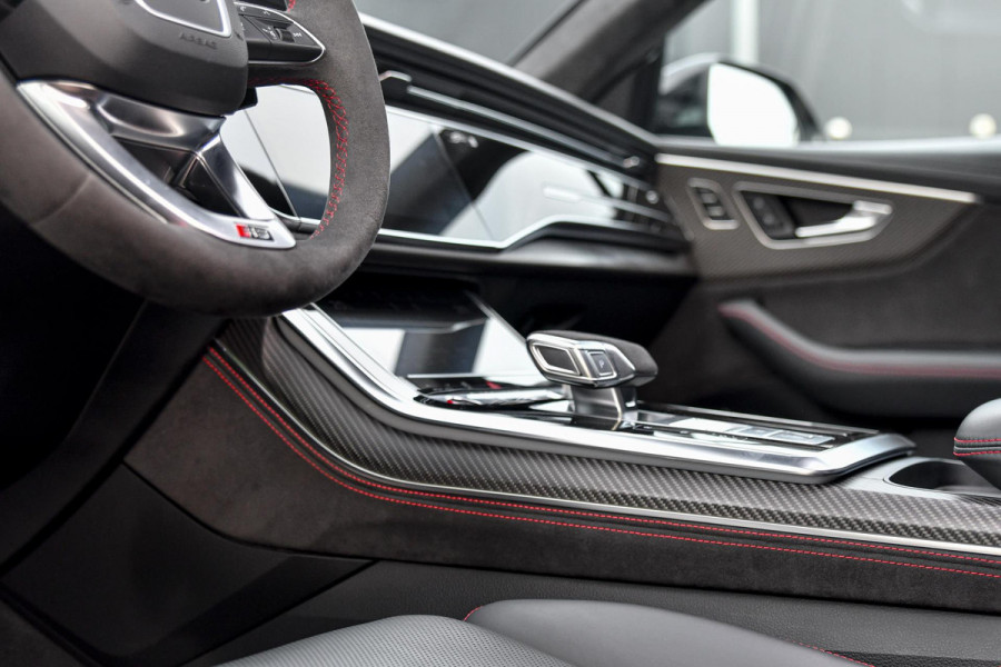 Audi Q8 4.0 TFSI RS Q8 quattro. Maxton, Pano, Softcl, Carbon, Alcantara hemel, 4W sturing, Koeling, Leder Design, Trekh, HUD, 360!