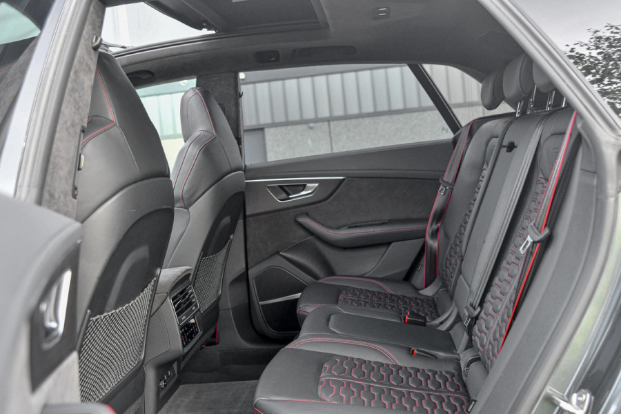 Audi Q8 4.0 TFSI RS Q8 quattro. Maxton, Pano, Softcl, Carbon, Alcantara hemel, 4W sturing, Koeling, Leder Design, Trekh, HUD, 360!