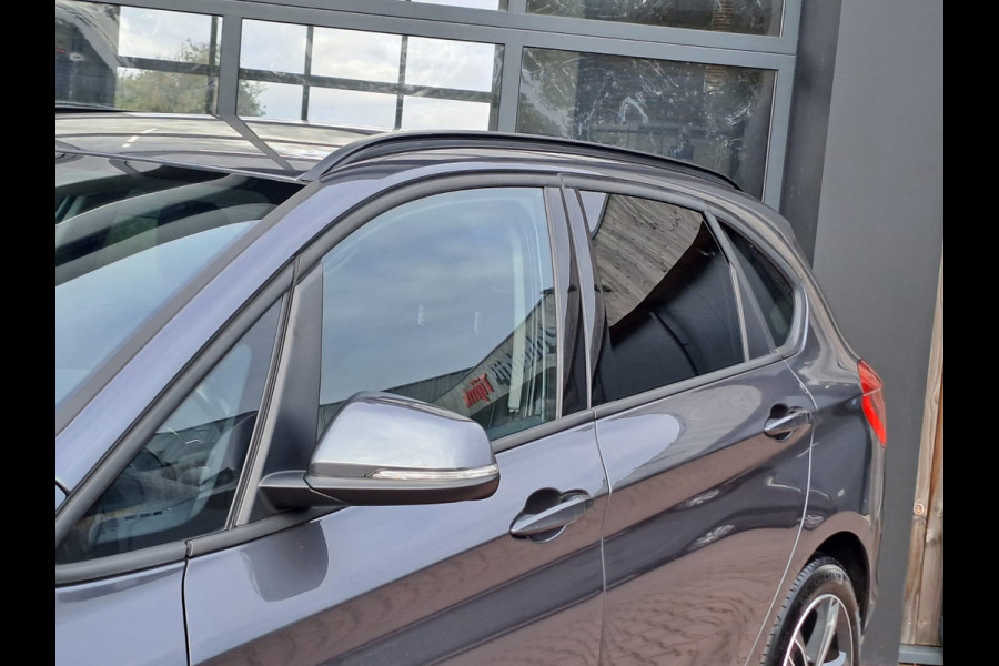 BMW 2 Serie Active Tourer 220i High Executive | Leder | Sportinterieur | Navi | Stoelverwarming |