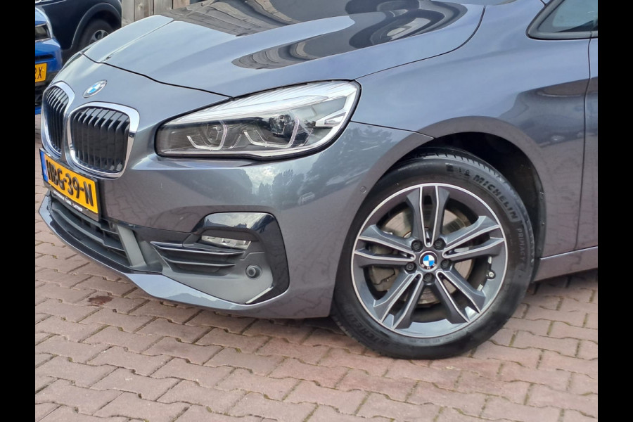 BMW 2 Serie Active Tourer 220i High Executive | Leder | Sportinterieur | Navi | Stoelverwarming |
