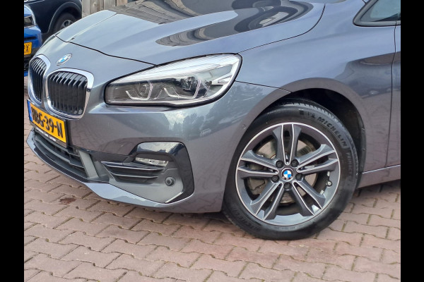 BMW 2 Serie Active Tourer 220i High Executive | Leder | Sportinterieur | Navi | Stoelverwarming |