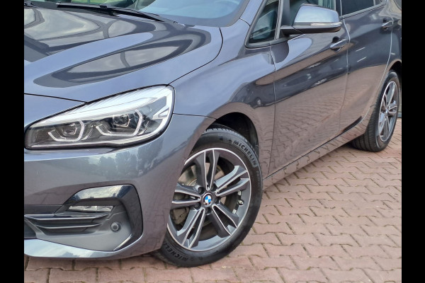 BMW 2 Serie Active Tourer 220i High Executive | Leder | Sportinterieur | Navi | Stoelverwarming |