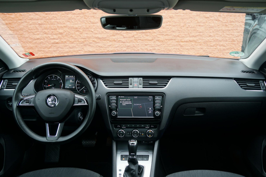 Škoda Octavia Combi 1.8 TSI Greentech Style Business 180PK + PANO / CAMERA / BI-XENON / KEYLESS