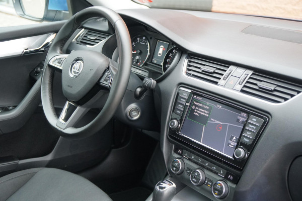 Škoda Octavia Combi 1.8 TSI Greentech Style Business 180PK + PANO / CAMERA / BI-XENON / KEYLESS