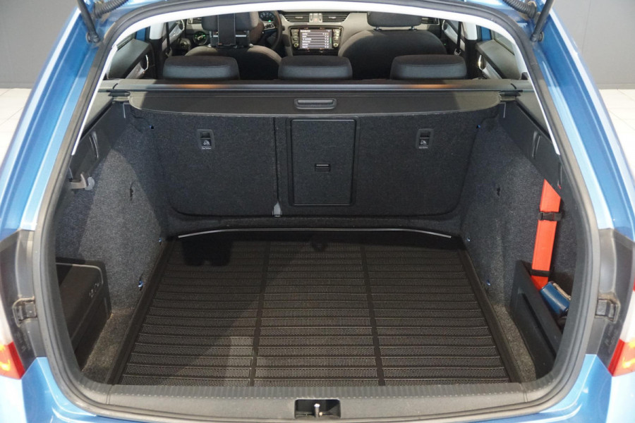 Škoda Octavia Combi 1.8 TSI Greentech Style Business 180PK + PANO / CAMERA / BI-XENON / KEYLESS