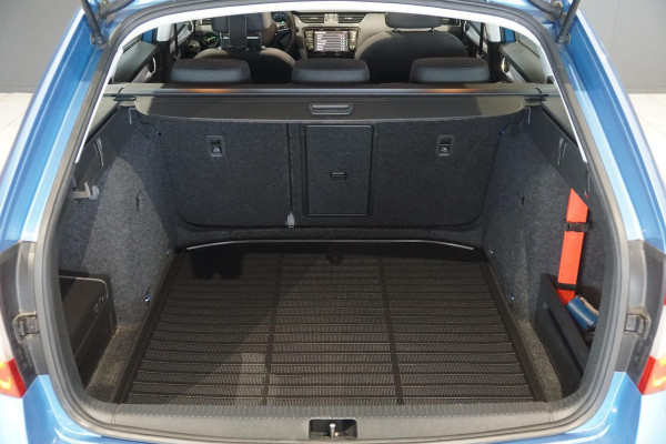 Škoda Octavia Combi 1.8 TSI Greentech Style Business 180PK + PANO / CAMERA / BI-XENON / KEYLESS