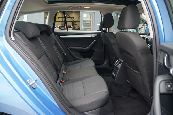 Škoda Octavia Combi 1.8 TSI Greentech Style Business 180PK + PANO / CAMERA / BI-XENON / KEYLESS