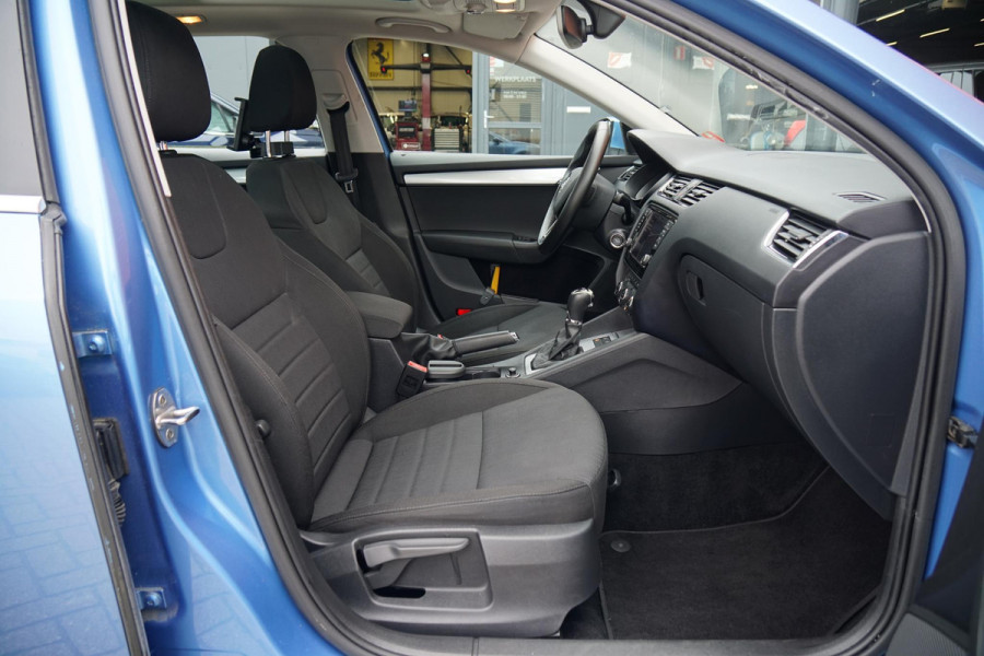 Škoda Octavia Combi 1.8 TSI Greentech Style Business 180PK + PANO / CAMERA / BI-XENON / KEYLESS
