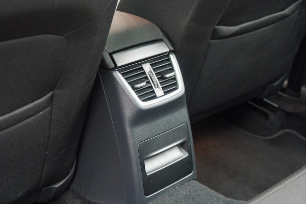 Škoda Octavia Combi 1.8 TSI Greentech Style Business 180PK + PANO / CAMERA / BI-XENON / KEYLESS