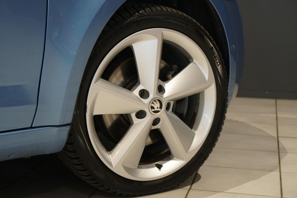 Škoda Octavia Combi 1.8 TSI Greentech Style Business 180PK + PANO / CAMERA / BI-XENON / KEYLESS