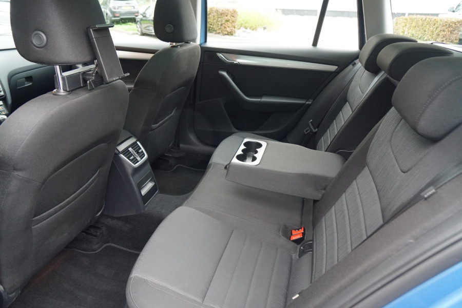 Škoda Octavia Combi 1.8 TSI Greentech Style Business 180PK + PANO / CAMERA / BI-XENON / KEYLESS